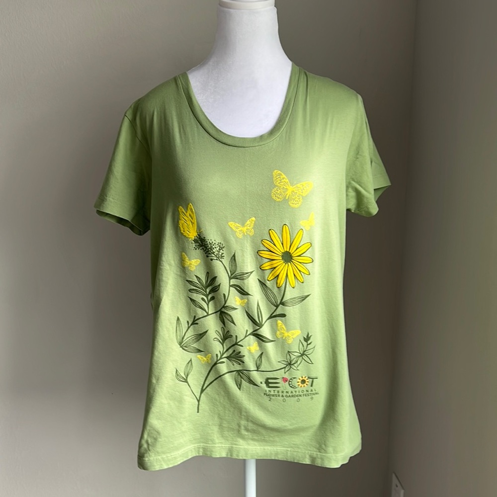 Walt Disney World women’s green& gold teeshirt